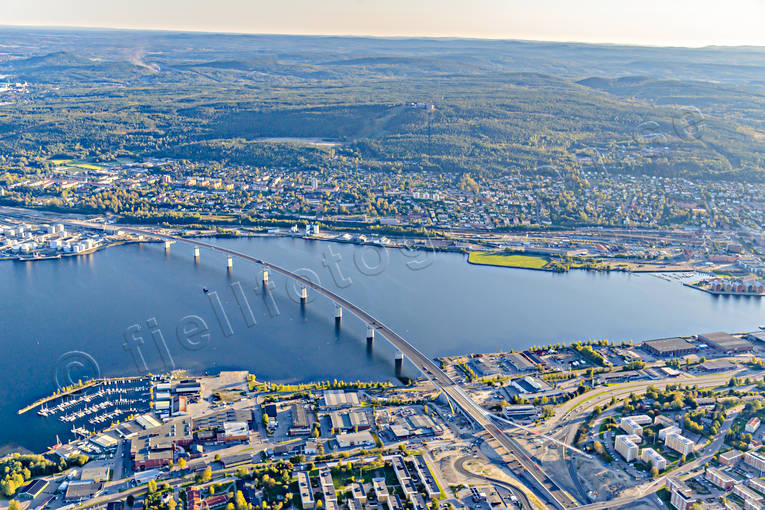 Flygfoto över Sundsvall drönarbilder, drönarfoto, flygbild, flygbilder, Flygfoto, flygfoton, höst, Medelpad, städer, Sundsvall, Sundsvallsbron, Sundsvallsfjärden