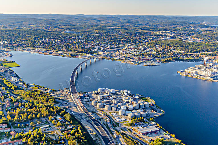 Flygfoto över Sundsvall drönarbilder, drönarfoto, flygbild, flygbilder, Flygfoto, flygfoton, höst, Medelpad, städer, Sundsvall, Sundsvallsbron, Sundsvallsfjärden