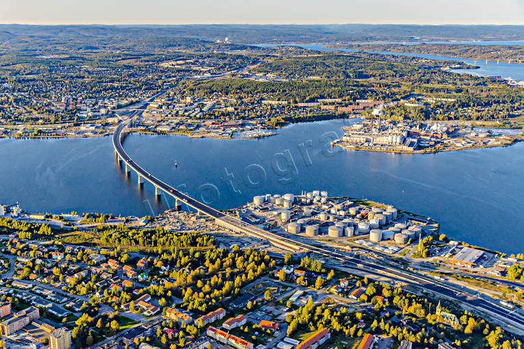 Flygfoto över Sundsvall drönarbilder, drönarfoto, flygbild, flygbilder, Flygfoto, flygfoton, höst, Medelpad, städer, Sundsvall, Sundsvallsbron, Sundsvallsfjärden