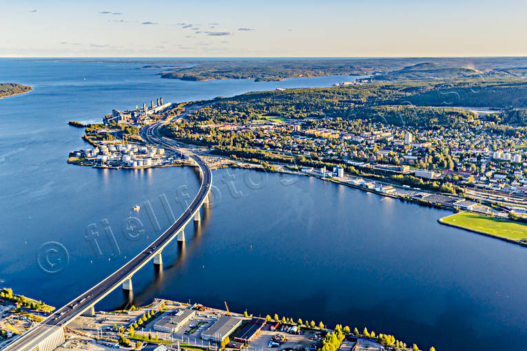 Flygfoto över Sundsvall drönarbilder, drönarfoto, flygbild, flygbilder, Flygfoto, flygfoton, höst, Medelpad, städer, Sundsvall, Sundsvallsbron, Sundsvallsfjärden