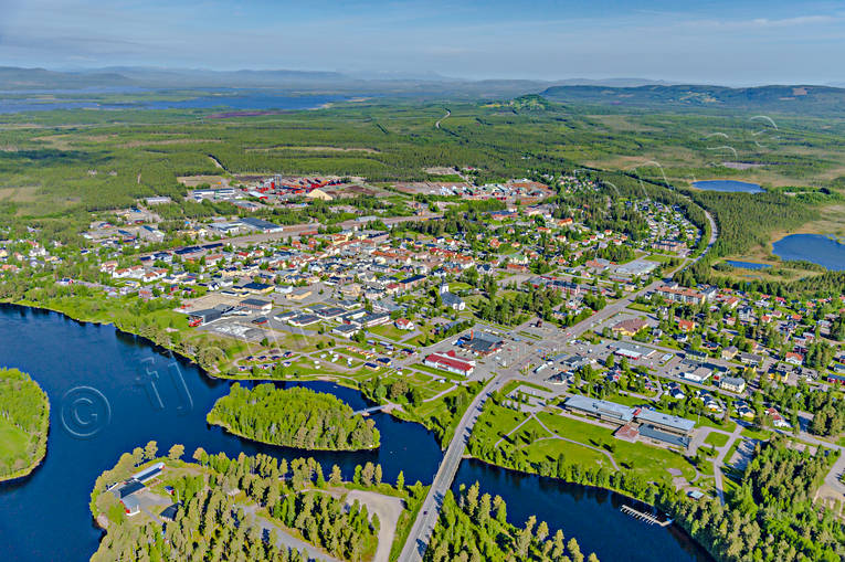 Flygfoto över Sveg drönarbilder, drönarfoto, flygbild, flygbilder, Flygfoto, flygfoton, Härjedalen, Ljusnan, samhällen, sommar, Sveg, älv