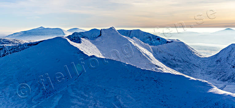 Flygfoto över Sylarna drönarbild, drönarbilder, drönarfoto, fjäll, fjällrygg, flygbild, flygbilder, Flygfoto, flygfoton, Jämtland, Landskap, Norge, storsylen, sylarna, Tröndelag