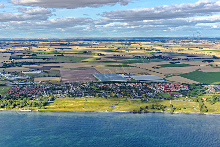 Flygfoto över Trelleborg Dalköpinge ängar, Dalköpingeområdet, drönarbilder, drönarfoto, flygbild, flygbilder, Flygfoto, flygfoton, Järebacken, naturreservat, samhällen, Skåne, sommar, Trelleborg, växthus
