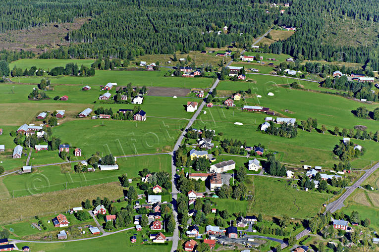 Flygfoto över Tullingsås Strömsund drönarbilder, drönarfoto, flygbild, flygbilder, Flygfoto, flygfoton, gårdar, Jämtland, sommar, stugor, Tullingsås