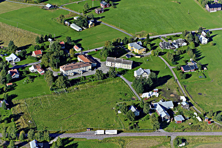 Flygfoto över Tullingsås Strömsund drönarbilder, drönarfoto, flygbild, flygbilder, Flygfoto, flygfoton, gårdar, Jämtland, sommar, stugor, Tullingsås
