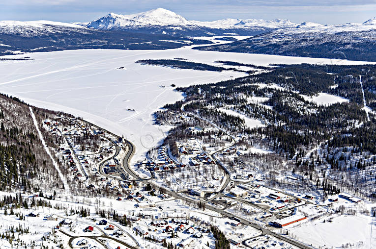 Flygfoto över Tärnaby Dearna, drönarbilder, drönarfoto, flygbild, flygbilder, Flygfoto, flygfoton, Geavhta, lappland, Ryjvejegaejsie, samhällen, Stalofjället, Tärnaby, vinter, vår