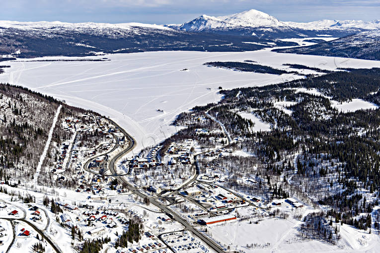 Flygfoto över Tärnaby Dearna, drönarbilder, drönarfoto, flygbild, flygbilder, Flygfoto, flygfoton, Geavhta, lappland, Ryjvejegaejsie, samhällen, Stalofjället, Tärnaby, vinter, vår