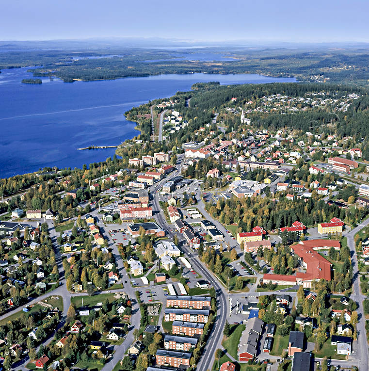 Flygfoto över Vilhelmina drönarbild, drönarbilder, drönarfoto, flygbild, flygbilder, Flygfoto, flygfoton, lappland, samhälle, samhällen, sommar, Vilhelmina