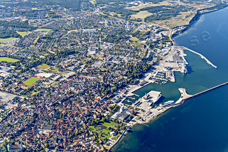 Flygfoto över Visby Almedalen, drönarbilder, drönarfoto, flygbild, flygbilder, Flygfoto, flygfoton, Gotland, hamn, ringmuren, sommar, stad, städer, Visby