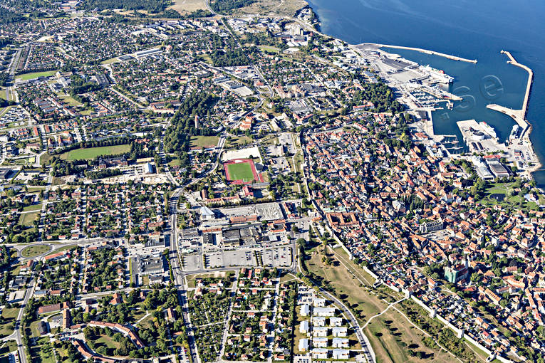 Flygfoto över Visby drönarbilder, drönarfoto, flygbild, flygbilder, Flygfoto, flygfoton, Gotland, hamn, ringmuren, sommar, stad, städer, Visby
