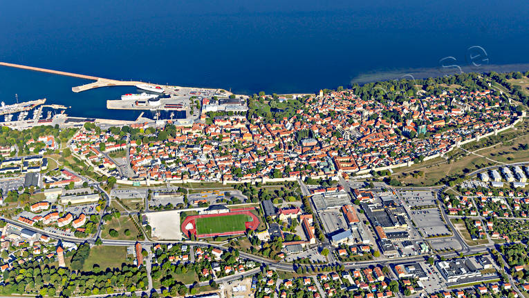 Flygfoto över Visby drönarbilder, flygbilder, Flygfoto, flygfoton, Gotland, ringmuren, sommar, stad, städer, Visby