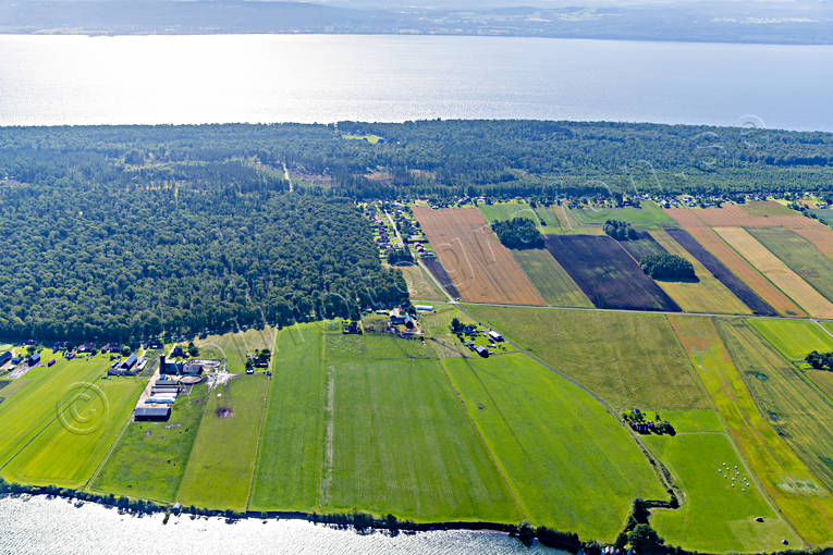 Flygfoto över Visingsö Backegården, drönarbilder, drönarfoto, flygbild, flygbilder, Flygfoto, flygfoton, Landskap, Rättaregården, Småland, sommar, Svensgården, Visingsö