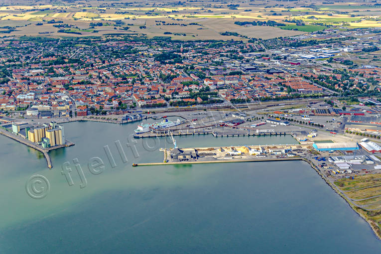 Flygfoto över Ystad drönarbilder, fiskehamn, flygbilder, Flygfoto, hamn, samhällen, Skåne, småbåtshamn, sommar, Ystad