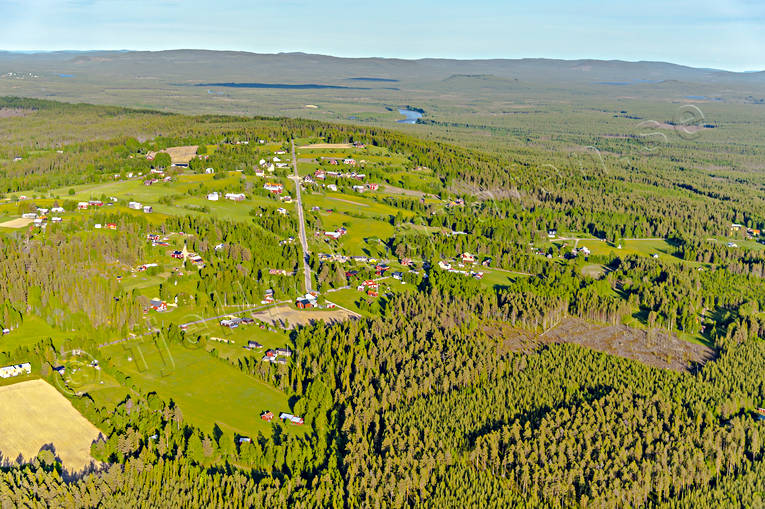 Flygfoto över Ytterberg byar, drönarbilder, drönarfoto, flygbild, flygbilder, Flygfoto, flygfoton, Härjedalen, sommar, Ytterberg