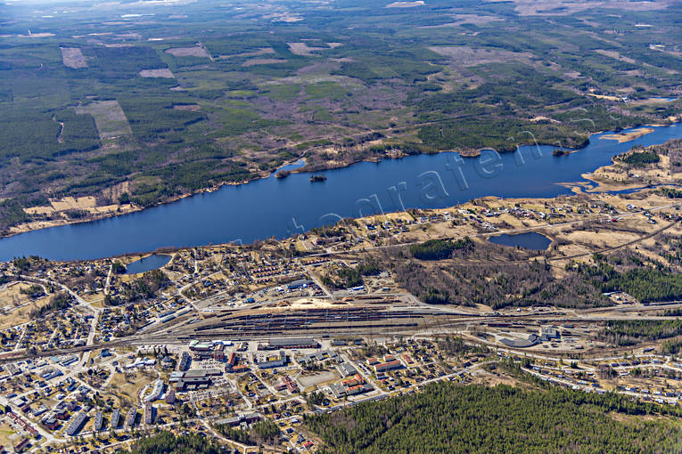 Flygfoto över Ånge banvall, drönarbilder, drönarfoto, flygbild, flygbilder, Flygfoto, flygfoton, järnväg, järnvägsknut, Medelpad, Mittbanan, Norra Stambanan, samhällen, vår, Ånge, Ångesjön