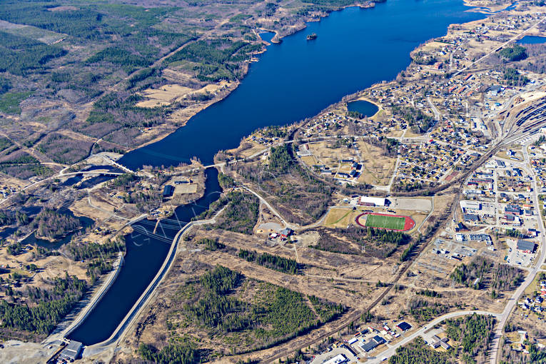 Flygfoto över Ånge banvall, drönarbilder, drönarfoto, flygbild, flygbilder, Flygfoto, flygfoton, Forsön, järnväg, järnvägsknut, Medelpad, Mittbanan, Norra Stambanan, samhällen, vår, Ånge, Ångesjön