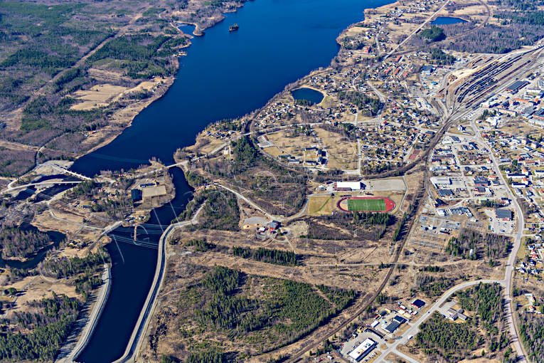 Flygfoto över Ånge banvall, drönarbilder, drönarfoto, flygbild, flygbilder, Flygfoto, flygfoton, Forsön, järnväg, järnvägsknut, Medelpad, Mittbanan, Norra Stambanan, samhällen, vår, Ånge, Ångesjön
