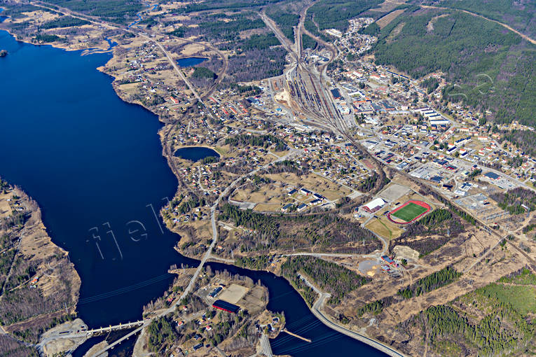 Flygfoto över Ånge banvall, drönarbilder, drönarfoto, flygbild, flygbilder, Flygfoto, flygfoton, Forsön, järnväg, järnvägsknut, Medelpad, Mittbanan, Norra Stambanan, samhällen, vår, Ånge, Ångesjön