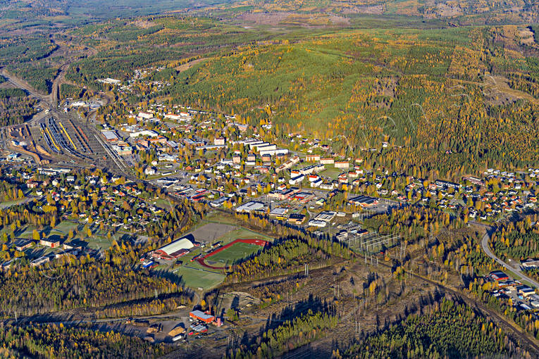 Flygfoto över Ånge banvall, drönarbilder, drönarfoto, flygbild, flygbilder, Flygfoto, flygfoton, höst, järnväg, järnvägsknut, Medelpad, Mittbanan, Norra Stambanan, samhällen, Ånge
