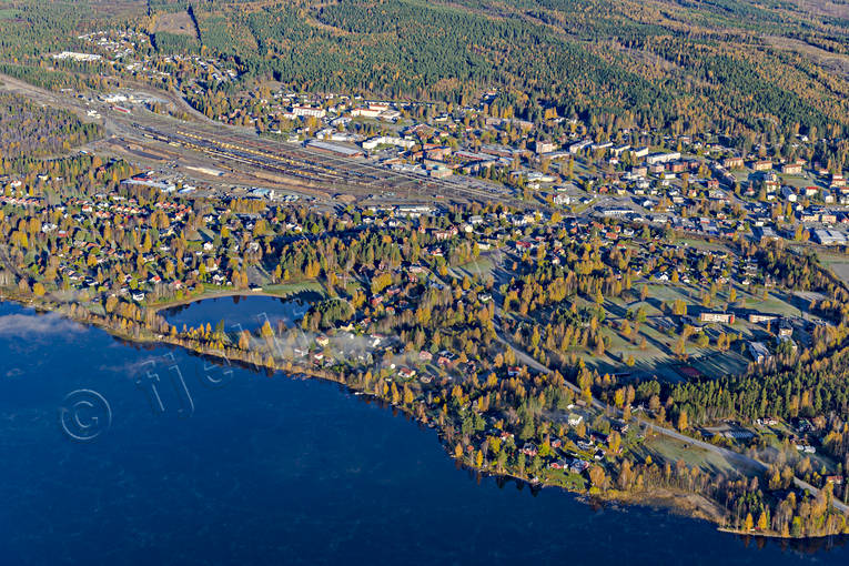 Flygfoto över Ånge banvall, drönarbilder, drönarfoto, flygbild, flygbilder, Flygfoto, flygfoton, höst, järnväg, järnvägsknut, Medelpad, Mittbanan, Norra Stambanan, samhällen, Ånge