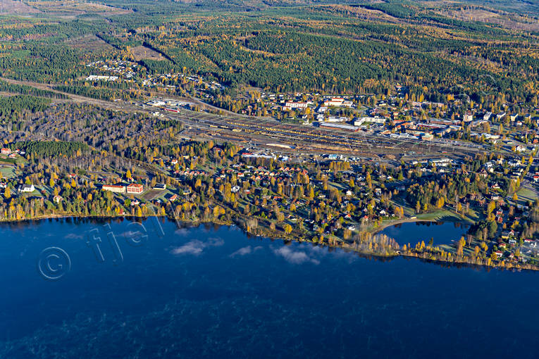 Flygfoto över Ånge banvall, drönarbilder, drönarfoto, flygbild, flygbilder, Flygfoto, flygfoton, Håkabacken, höst, järnväg, järnvägsknut, Medelpad, Mittbanan, Norra Stambanan, samhällen, Vojen, Ånge, Ångebyn