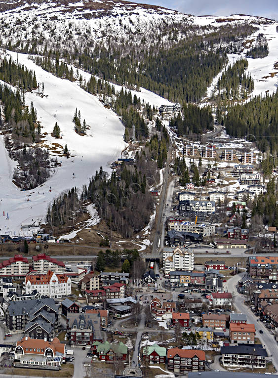 Flygfoto över Åre drönarbild, drönarbilder, drönarfoto, flygbild, flygbilder, Flygfoto, flygfoton, Jämtland, samhällen, vår, Åre