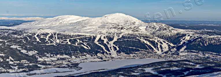 Flygfoto över Åreskutan drönarbilder, drönarfoto, fjälltopp, flygbild, flygbilder, Flygfoto, flygfoton, Jämtland, Landskap, nedfarter, skidbackar, vinter, Åreskutan