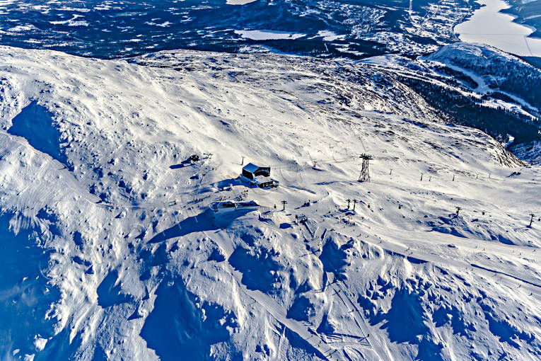 Flygfoto över Åreskutan bergstation, drönarbilder, drönarfoto, flygbild, flygbilder, Flygfoto, flygfoton, gondolbana, Jämtland, kabinbana, Landskap, toppstation, vinter, Åreskutan