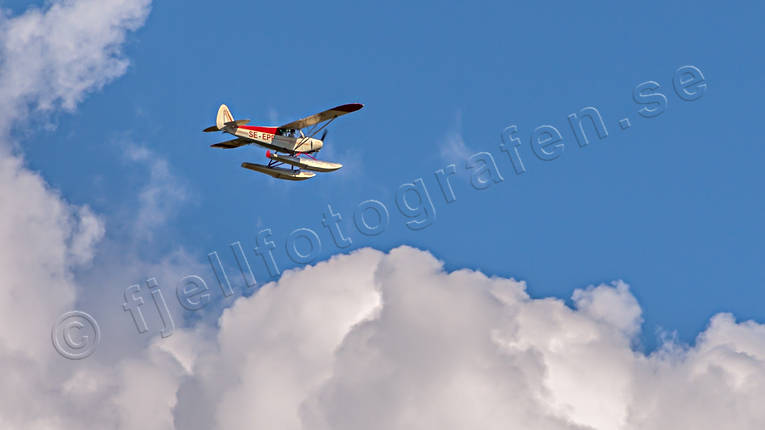 FJLLEN, flyg, flygning, flygplan, kommunikationer, lappland, luftfart, moln, SE-EPF, sjflyg, sjflygplan