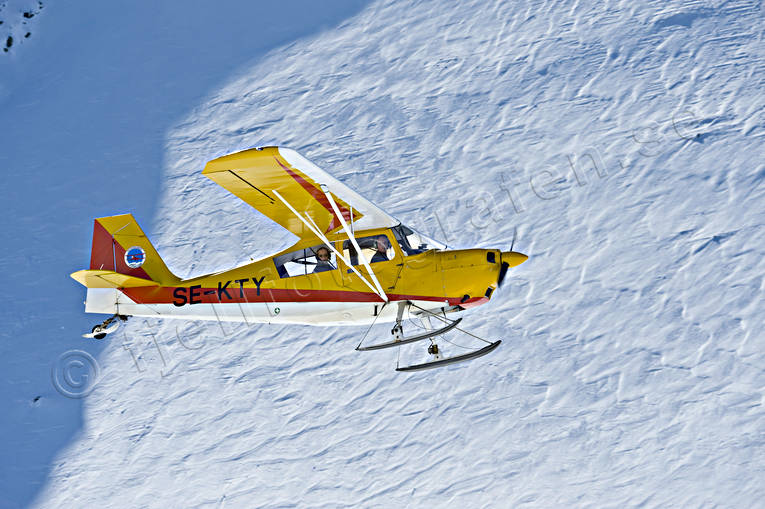 Flygmaskin i fjällvärlden Bellanca, Citabria, fjällen, fjällflyg, flyg, flygplan, kommunikationer, landar, luftfart, skidflyg, skidflygning, sportflyg, sportflygplan