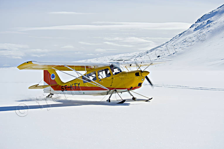 Flygmaskin i fjällvärlden Bellanca, Citabria, fjällen, fjällflyg, flyg, flygplan, kommunikationer, landar, luftfart, skidflyg, skidflygning, sportflyg, sportflygplan, taxar