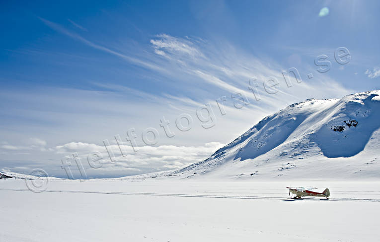 Flygmaskin i fjällvärlden Cub, Dörrsjöarna, fjäll, fjällen, fjällflyg, flyg, flygplan, Jämtland, Landskap, Oviksfjällen, Piper, skidflyg, skidflygning, sportflyg, sportflygplan, vinter