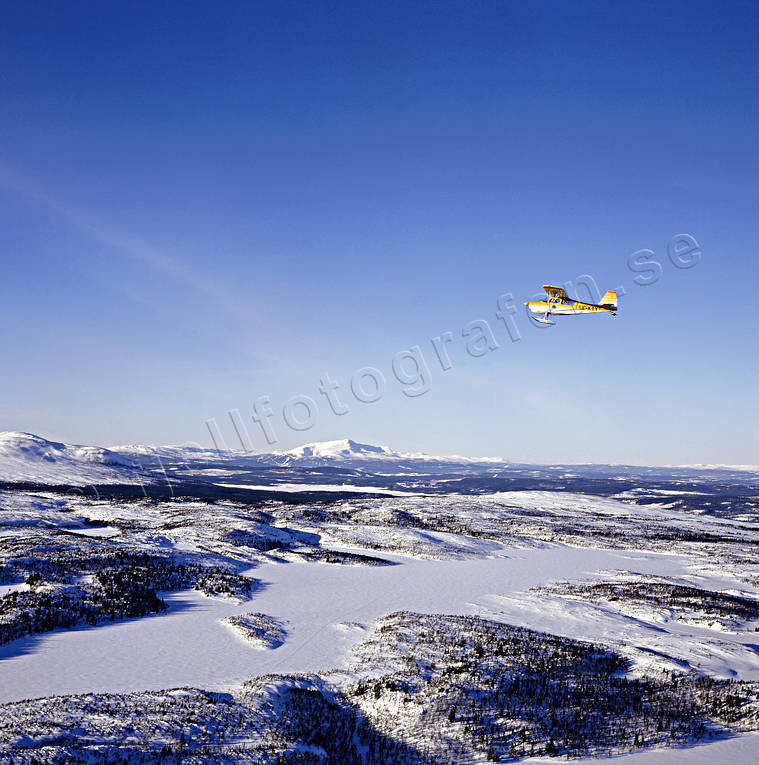 Flygmaskin över fjällvärlden Bellanca Citabria, fjällen, fjällflyg, flyg, kommunikationer, luftfart, skidflyg, skidflygning, Åreskutan