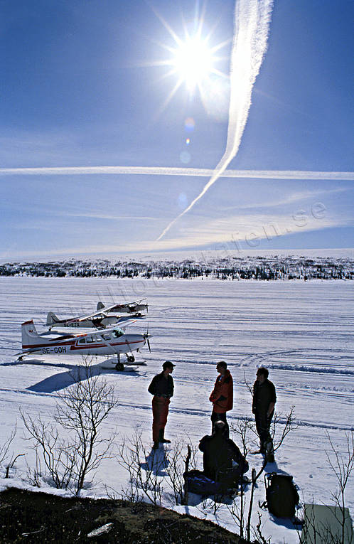 Flygmaskiner på Norra Rensjön flyg, kommunikationer, luftfart, Norra Rensjön, skidflyg, skidflygning, sol, vinter, vårvinter