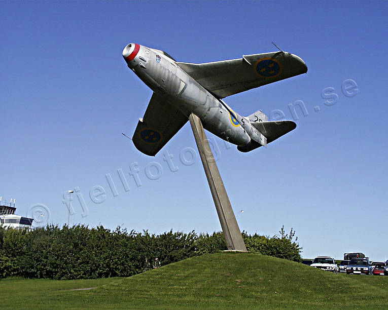 allmnflyg, F4, flyg, flygplan, J29, kommunikationer, luftfart, piedestal, stridsflyg, tunnan