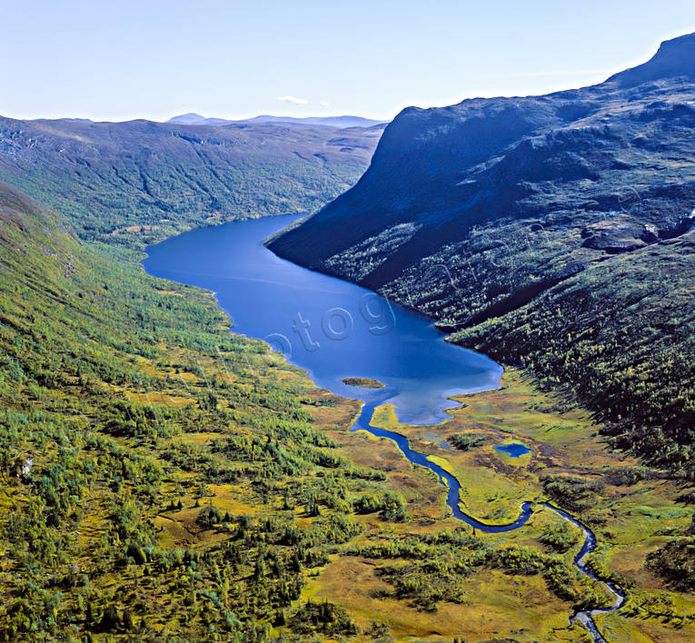 Friningen och Sielkentjahke bäck, drönarbilder, drönarfoto, fjäll, fjällbilder, fjällbäck, fjälldal, FJÄLLEN, flygbild, flygbilder, Flygfoto, flygfoton, Friningen, höst, Jämtland, Landskap, Sielkentjahke