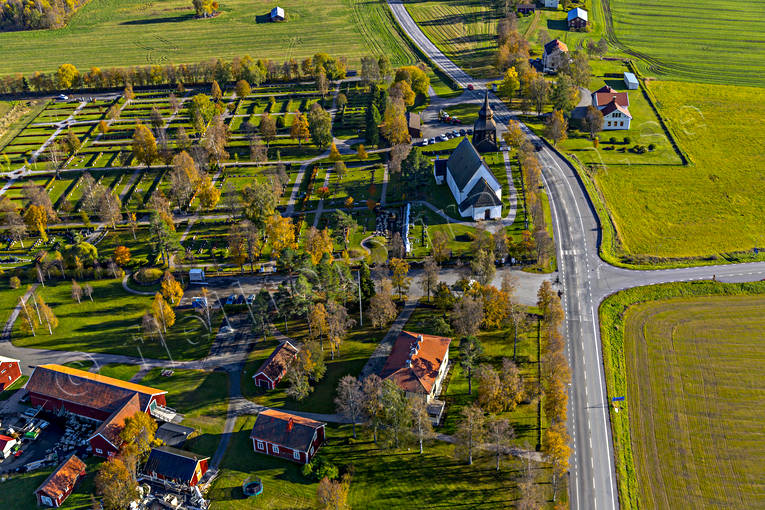 Frösö Kyrka Flygfoto anläggningar, drönarbilder, drönarfoto, flygbild, flygbilder, Flygfoto, flygfoton, Frösö kyrka, Frösön, höst, Jämtland, kyrkor