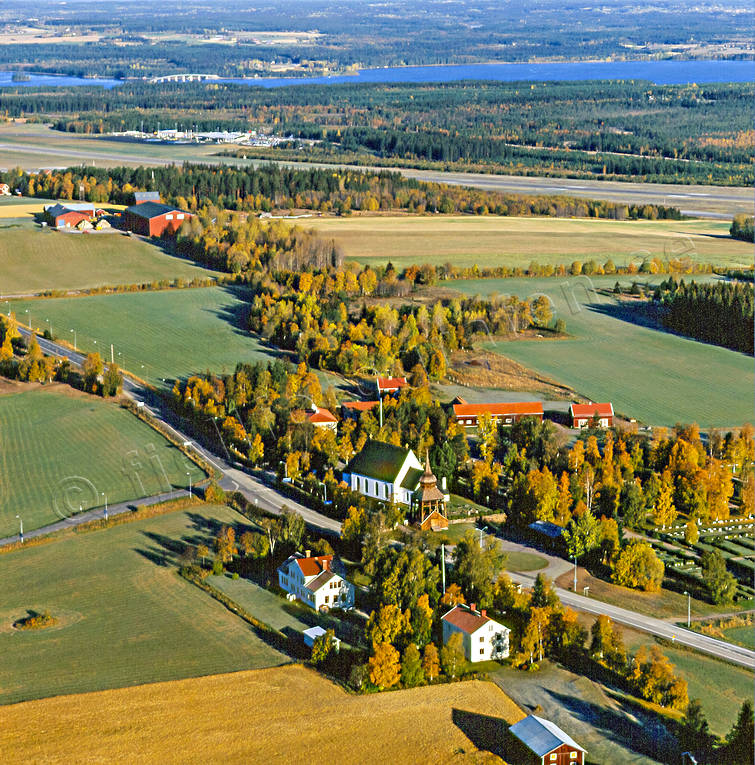 Frösö kyrka drönarbilder, drönarfoto, flygbild, flygbilder, Flygfoto, flygfoton, Frösö kyrka, Frösön, höst, Jämtland, kyrka, kyrkan, kyrkor, Landskap