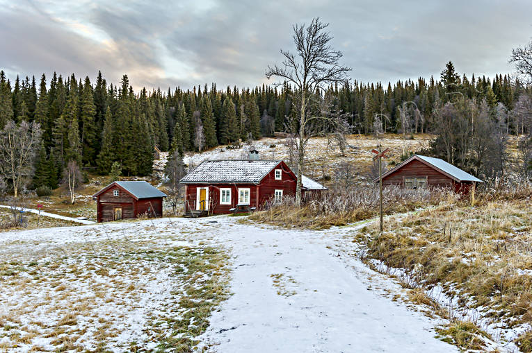 Fröå Gruva Sellstedtstorpet byggnder, Fröå, gruva, hus, höst, nysnö, Sellstedtstorpet, timrat hus, torp, vinter, årstider