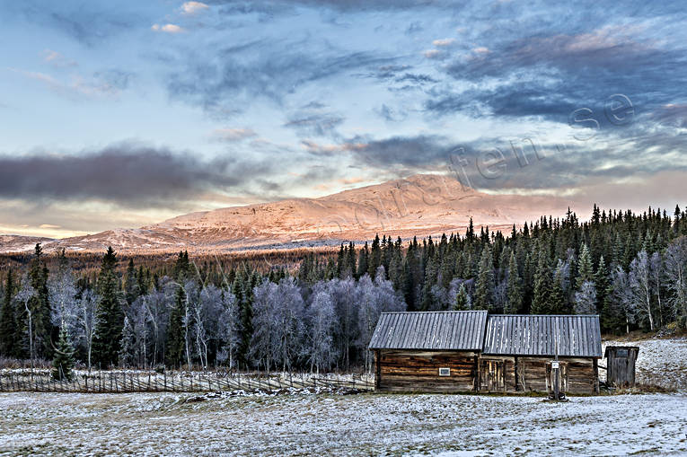 Fröå gruva nysnö frost, Fröå, gruva, höst, Jämtland, lada, Landskap, morgonljus, nysnö, timrat, Åreskutan, årstider
