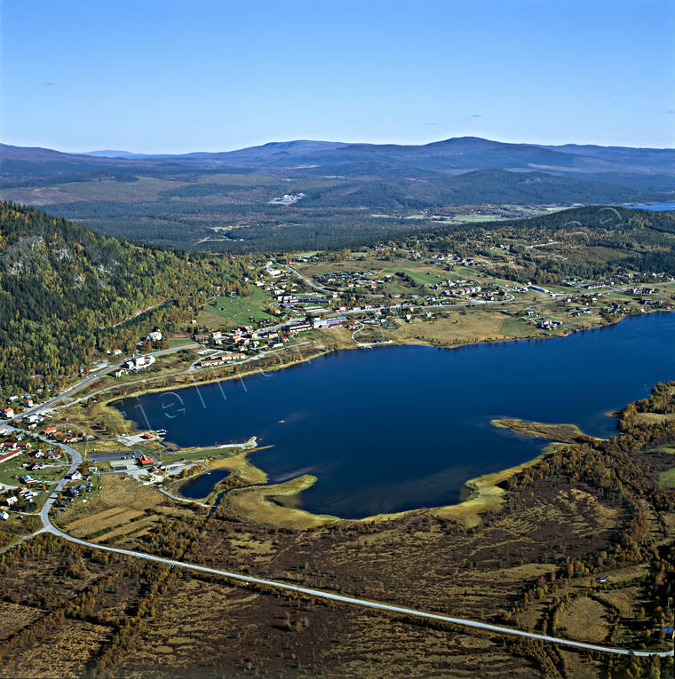 Funäsdalen, flygbild drönarbilder, drönarfoto, flygbild, flygbilder, Flygfoto, flygfoton, funäsdalen, Funäsdalssjön, Härjedalen, höst, samhällen