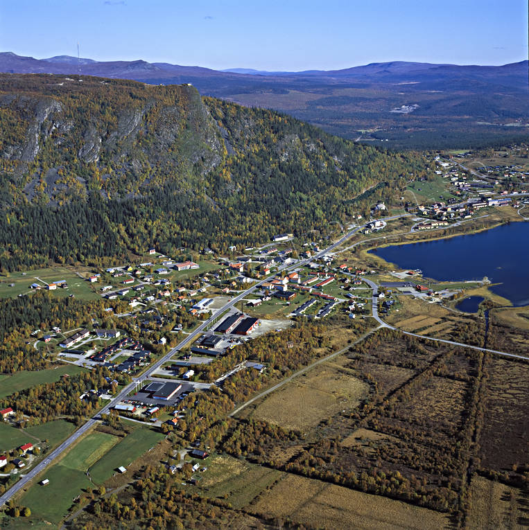 Funäsdalen Flygfoto Flygbilder drönarbilder, drönarfoto, flygbild, flygbilder, Flygfoto, flygfoton, funäsdalen, Funäsdalsberget, Funäsdalssjön, Härjedalen, höst, samhällen
