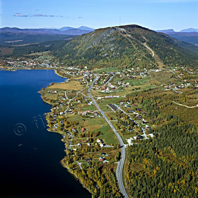 Funäsdalen Flygfoto Flygbilder drönarbilder, drönarfoto, flygbild, flygbilder, Flygfoto, flygfoton, funäsdalen, Funäsdalsberget, Funäsdalssjön, Härjedalen, höst, samhällen