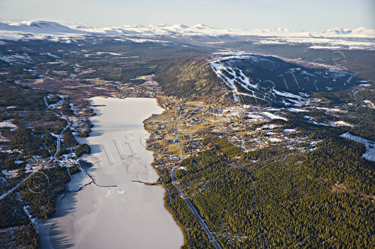 Funäsdalen och Funäsdalssjön drönarbilder, drönarfoto, flygbild, flygbilder, Flygfoto, flygfoton, funäsdalen, Funäsdalssjön, Härjedalen, höst, samhällen
