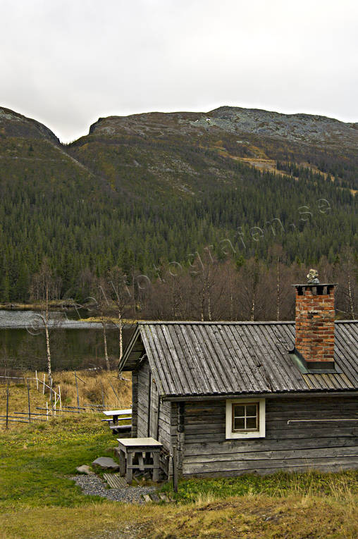 Fäbodstuga vid Drommen bustuga, buvall, Bydalen, Drommen, Dromskåran, fjäll, fäbod, fäbodvall, Höglekardalen, höst, Jämtland, Oviksfjällen, stuga, stugor, timrad