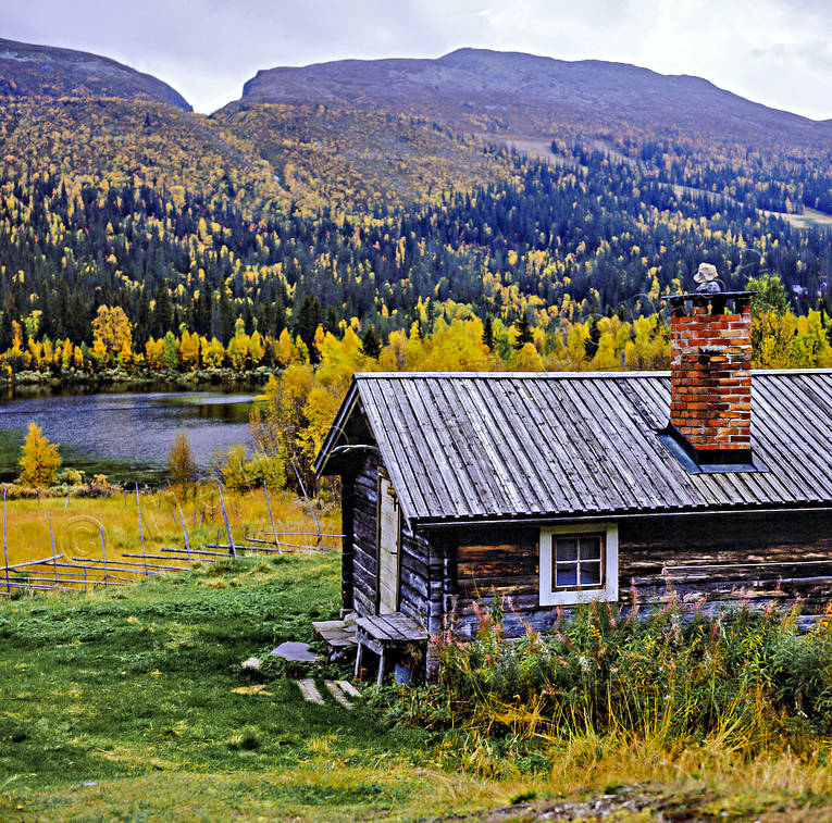 Fäbodstuga vid Höglekardalen Bydalen, Drommen, Dromskåran, fjäll, fäbodar, fäbodvall, geologi, Höglekardalen, höst, höstfärger, Jämtland, Oviksfjällen, ravin, skåra, årstid, årstider