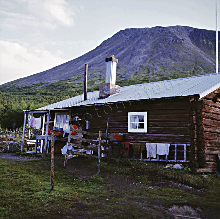Fäbodstuga vid Nyvallen fäbod, fäbodstuga, Jämtland, Nyvallen, Sonfjället, stugor