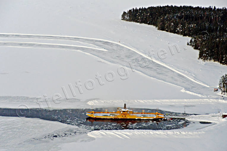 Färjeläge vid Isön Sunne bilfärja, drönarbilder, drönarfoto, flygbild, flygbilder, Flygfoto, flygfoton, färja, färjeled, färjeläge, isväg, isön, Jämtland, Landskap, Sunne, vinter