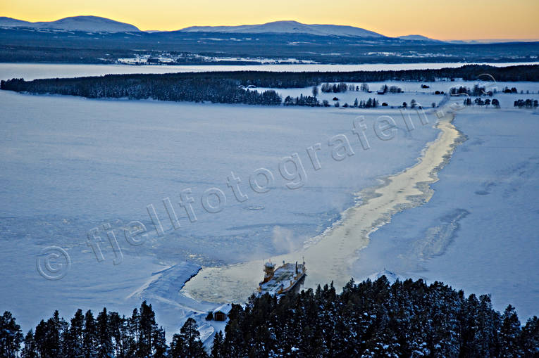 Färjeläge vid Isön Sunne bilfärja, drönarbilder, drönarfoto, flygbild, flygbilder, Flygfoto, flygfoton, färja, färjeled, färjeläge, isön, Jämtland, Landskap, Norderön, Sunne, vinter