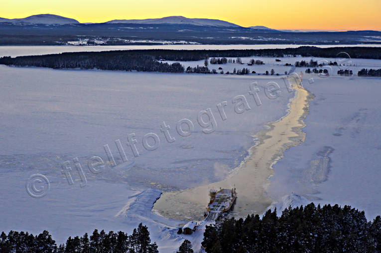 Färjeläge vid Isön Sunne bilfärja, drönarbilder, drönarfoto, flygbild, flygbilder, Flygfoto, flygfoton, färja, färjeled, färjeläge, isön, Jämtland, Landskap, Norderön, Sunne, vinter